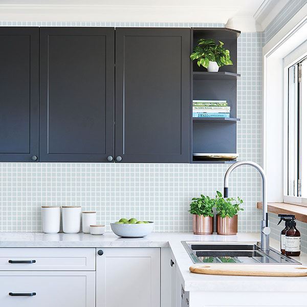 tessellate-light-blue-glass-tile-wallpaper-york-wallcoverings-2767-23786 - York Wallcoverings Papel pintado
