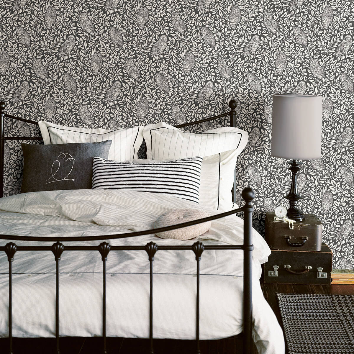 parliament-charcoal-owl-wallpaper-york-wallcoverings-3123-12415 - York Wallcoverings Papel pintado
