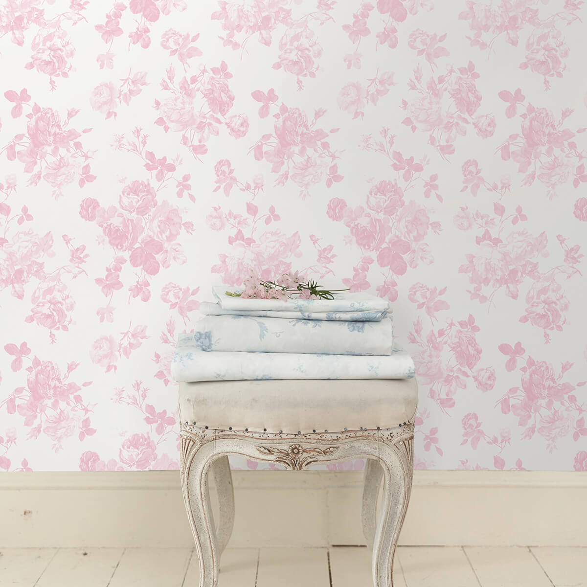 everblooming-rosettes-pink-jam-cabbage-rose-bouquets-wallpaper-york-wallcoverings-ast4101 - York Wallcoverings Papel pintado