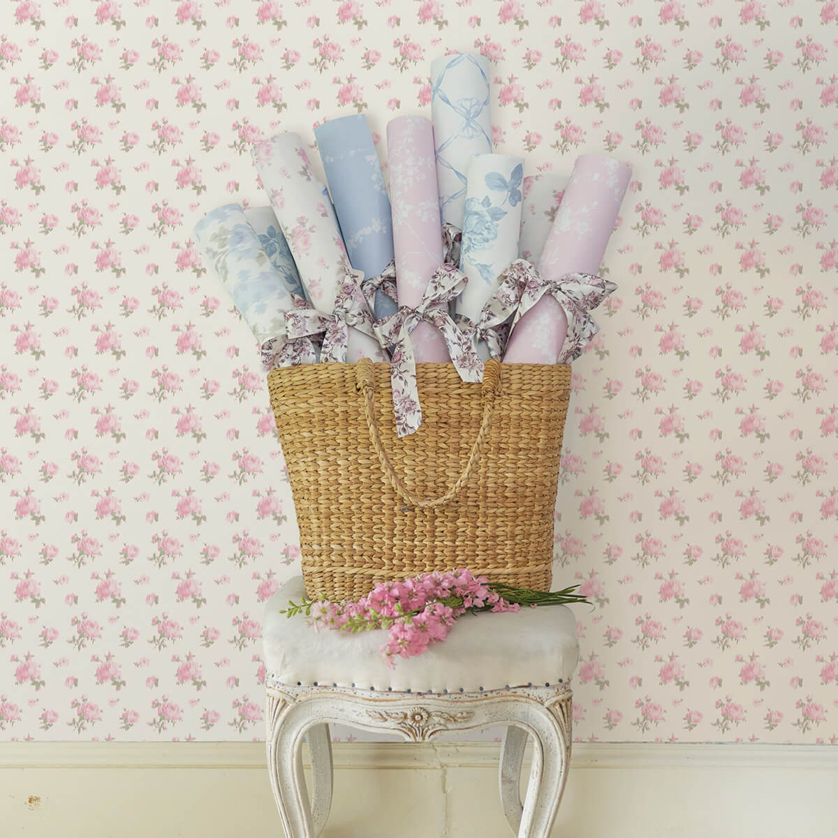 ikat-rose-tinted-petals-small-print-wallpaper-york-wallcoverings-ast4108 - York Wallcoverings Papel pintado