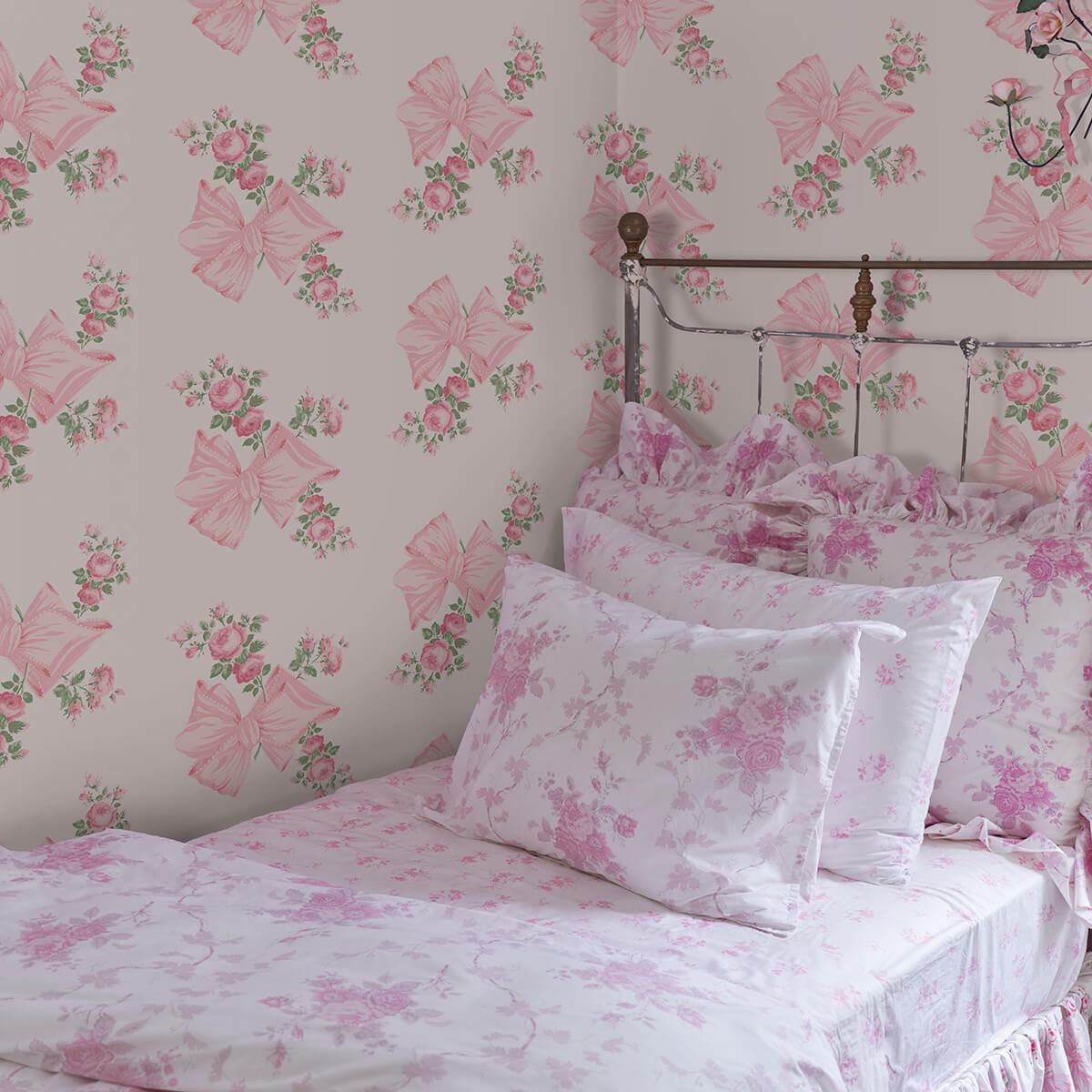 rosa-beaux-pink-mint-large-bow-spot-wallpaper-york-wallcoverings-ast4169 - York Wallcoverings Papel pintado
