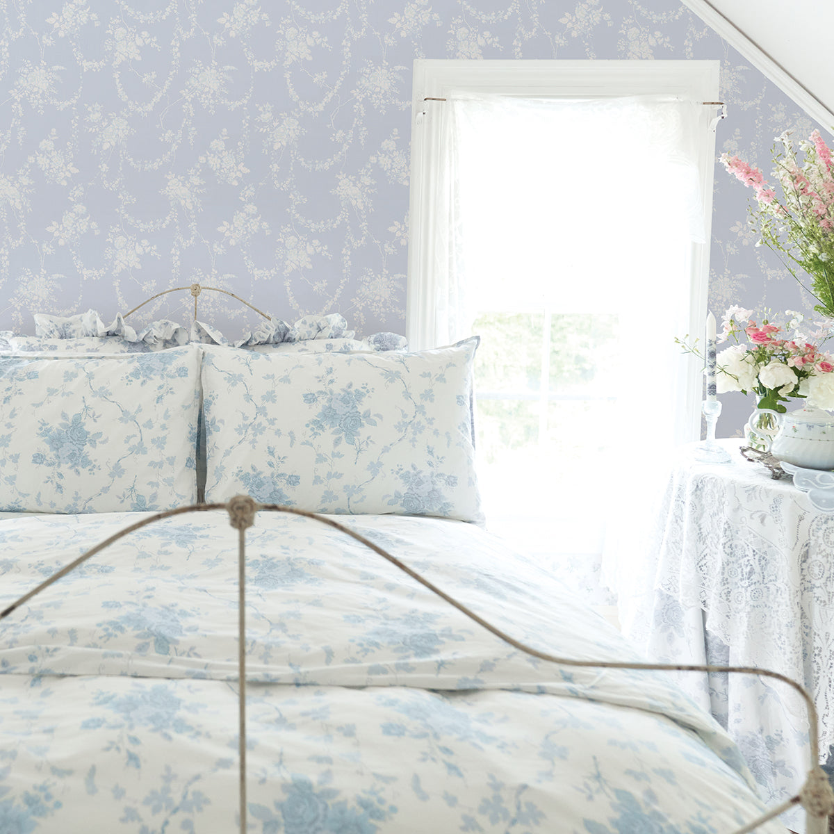 chandelier-gates-sky-blue-floral-drape-wallpaper-york-wallcoverings-ast4170