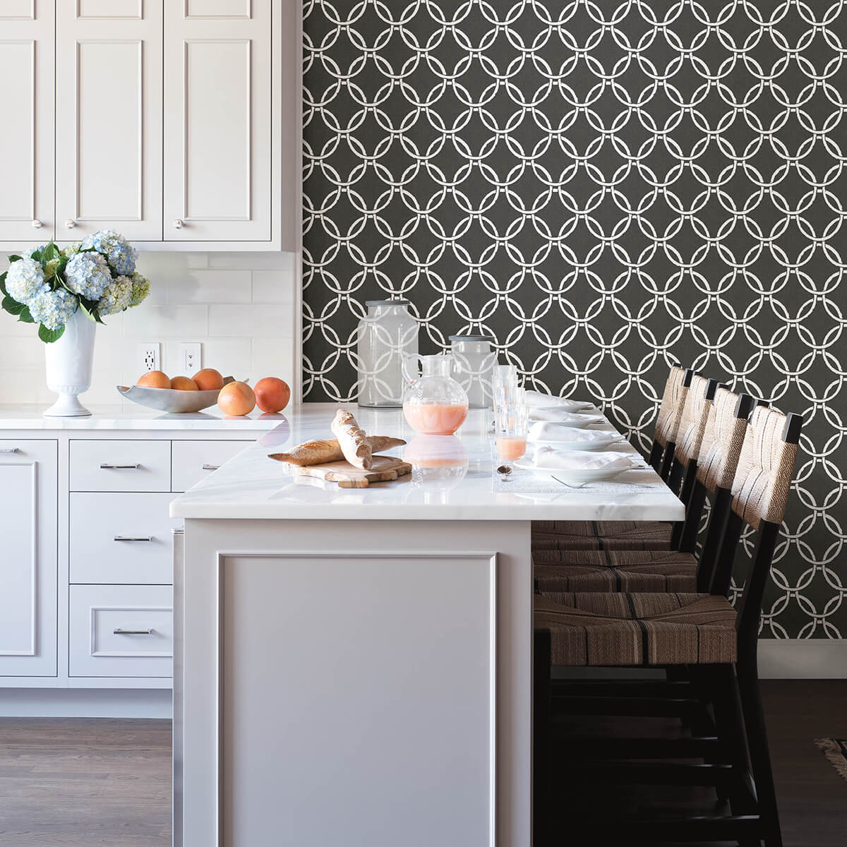 quelala-black-ring-ogee-wallpaper-york-wallcoverings-3122-11000 - York Wallcoverings Wallpaper