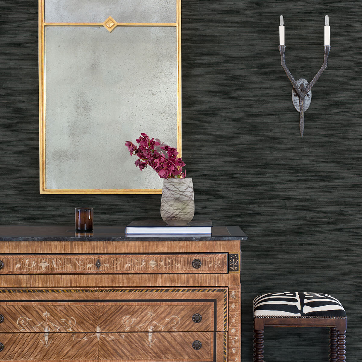 kira-charcoal-hemp-grasscloth-wallpaper-york-wallcoverings-2972-86132 - York Wallcoverings Papel pintado
