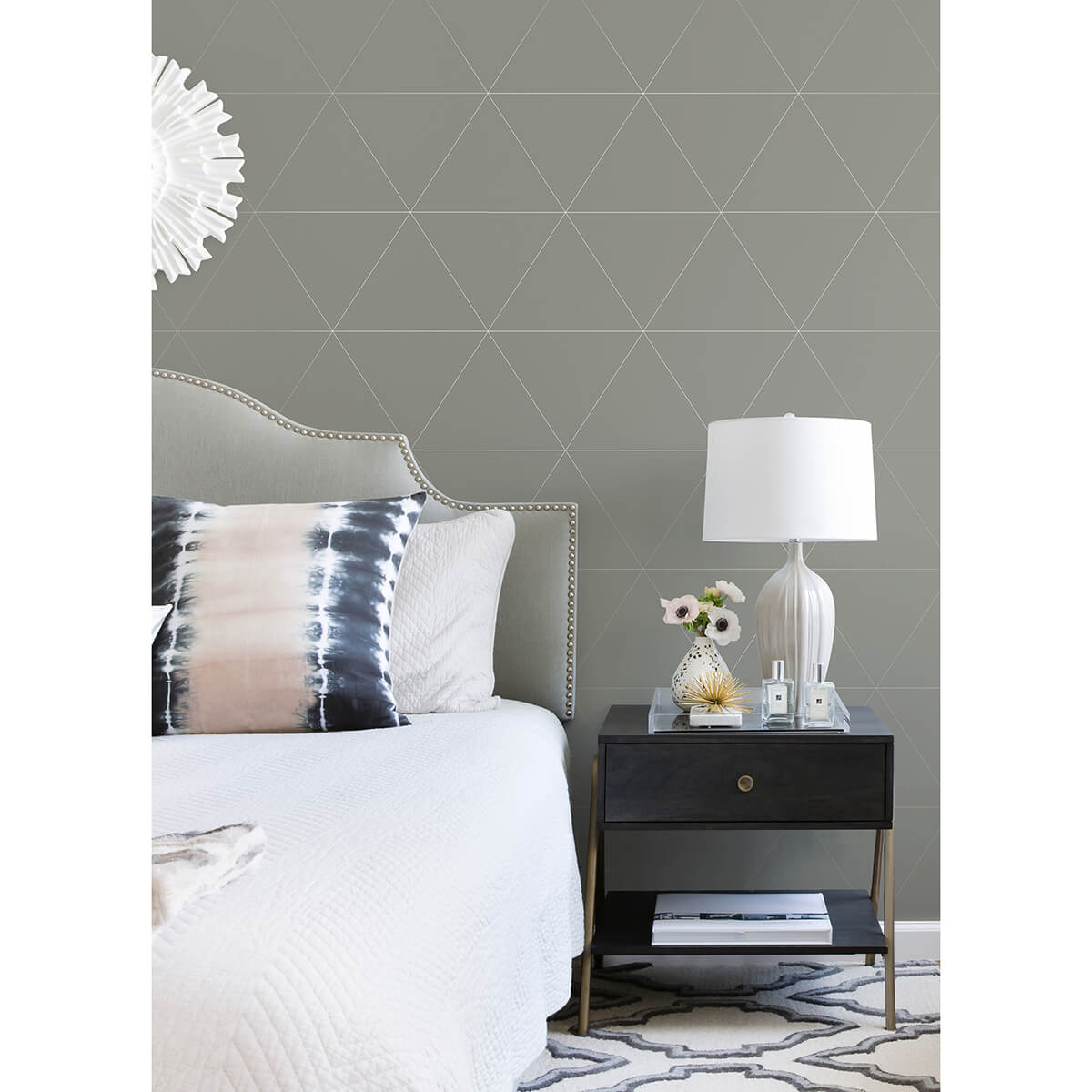 twilight-silver-geometric-wallpaper-york-wallcoverings-2973-91012 - York Wallcoverings Papel pintado