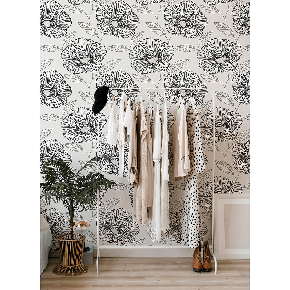 mythic-black-floral-wallpaper-york-wallcoverings-2973-91134 - York Wallcoverings Papel pintado