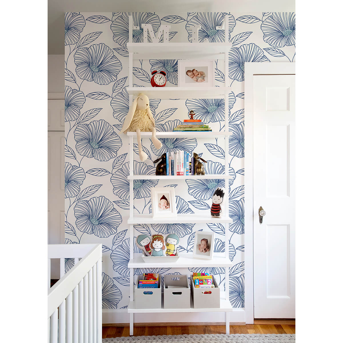 mythic-blue-floral-wallpaper-york-wallcoverings-2973-91135 - York Wallcoverings Papel pintado