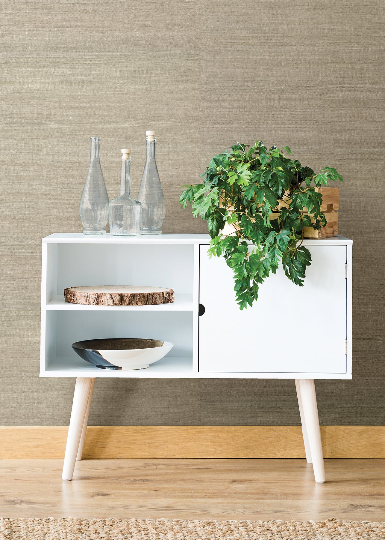 galan-silver-grasscloth-wallpaper-york-wallcoverings-2923-80005