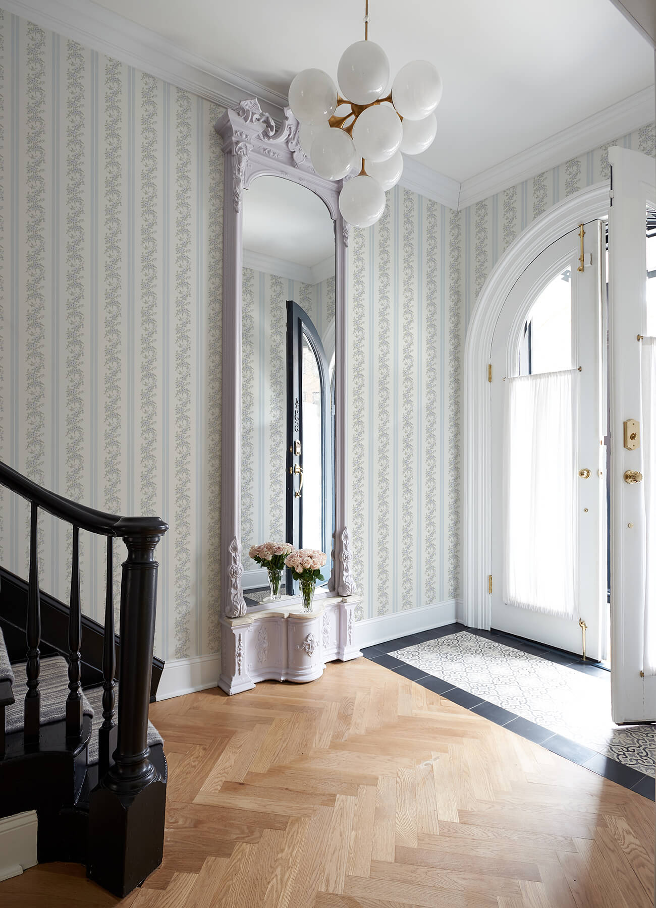 marigold-wreath-baby-blue-rush-floral-stripe-wallpaper-york-wallcoverings-ast4650 - York Wallcoverings Papel pintado