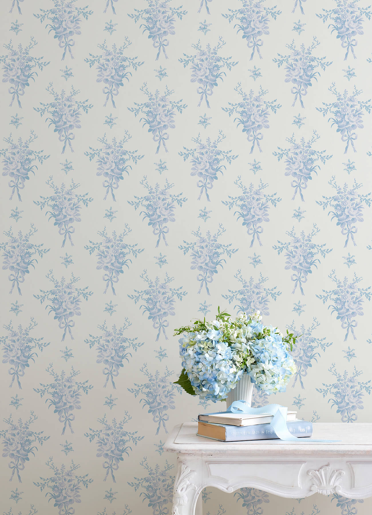 rosie-arrangements-icey-winters-bouquet-toss-wallpaper-york-wallcoverings-ast4651 - York Wallcoverings Papel pintado