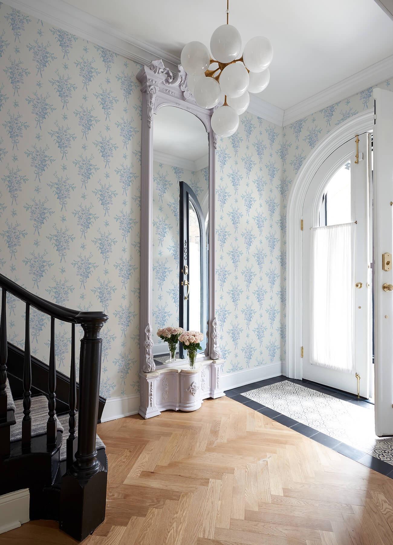 rosie-arrangements-icey-winters-bouquet-toss-wallpaper-york-wallcoverings-ast4651 - York Wallcoverings Papel pintado