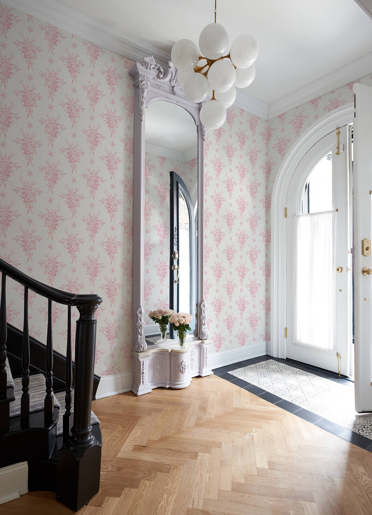 rosie-arrangements-kiss-pink-bouquet-toss-wallpaper-york-wallcoverings-ast4652 - York Wallcoverings Papel pintado