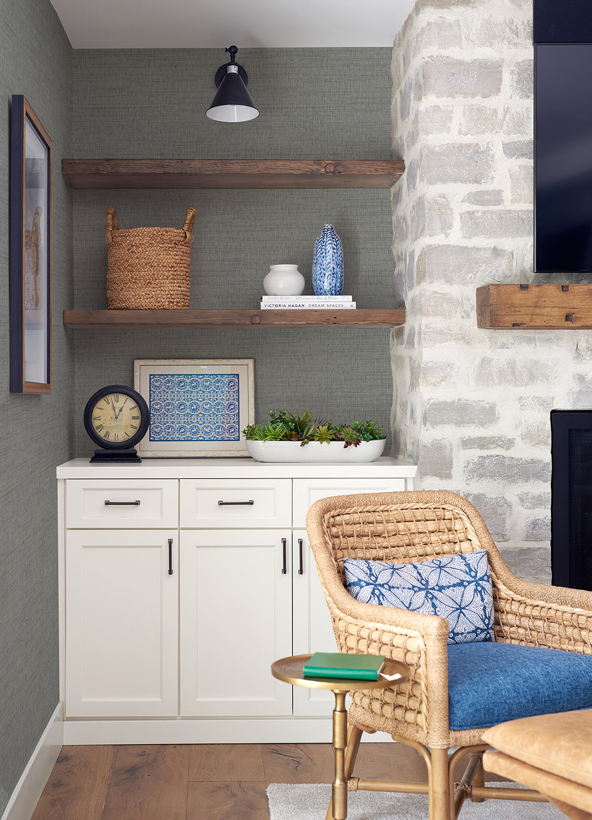 solitude-grey-distressed-texture-wallpaper-york-wallcoverings-3124-13985