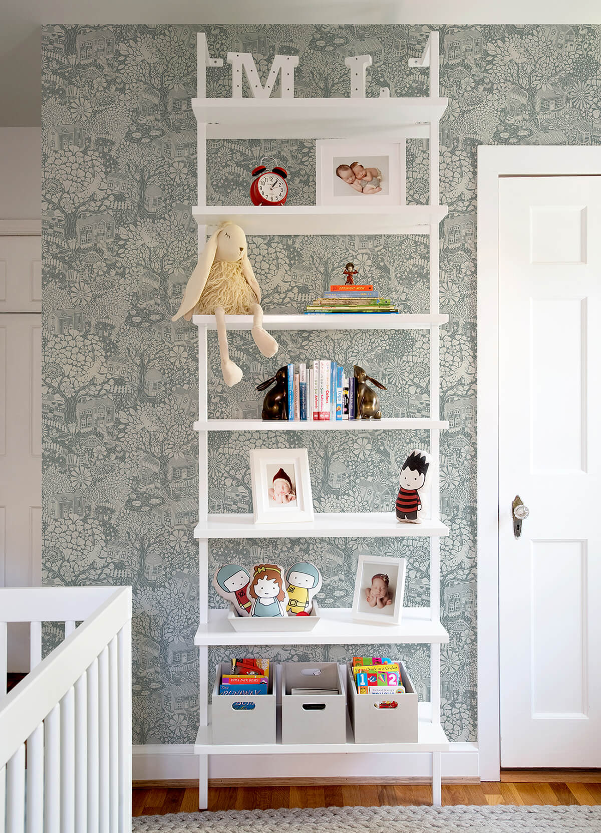 bygga-bo-blue-woodland-village-wallpaper-york-wallcoverings-4111-63005 - York Wallcoverings Papel pintado