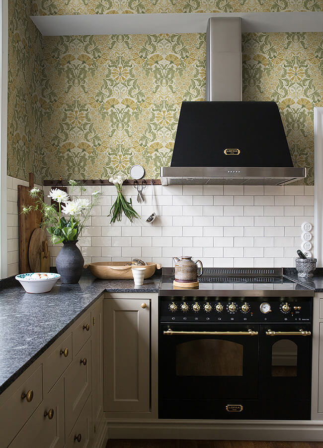 ojvind-gold-floral-ogee-wallpaper-york-wallcoverings-4080-83117 - York Wallcoverings Wallpaper