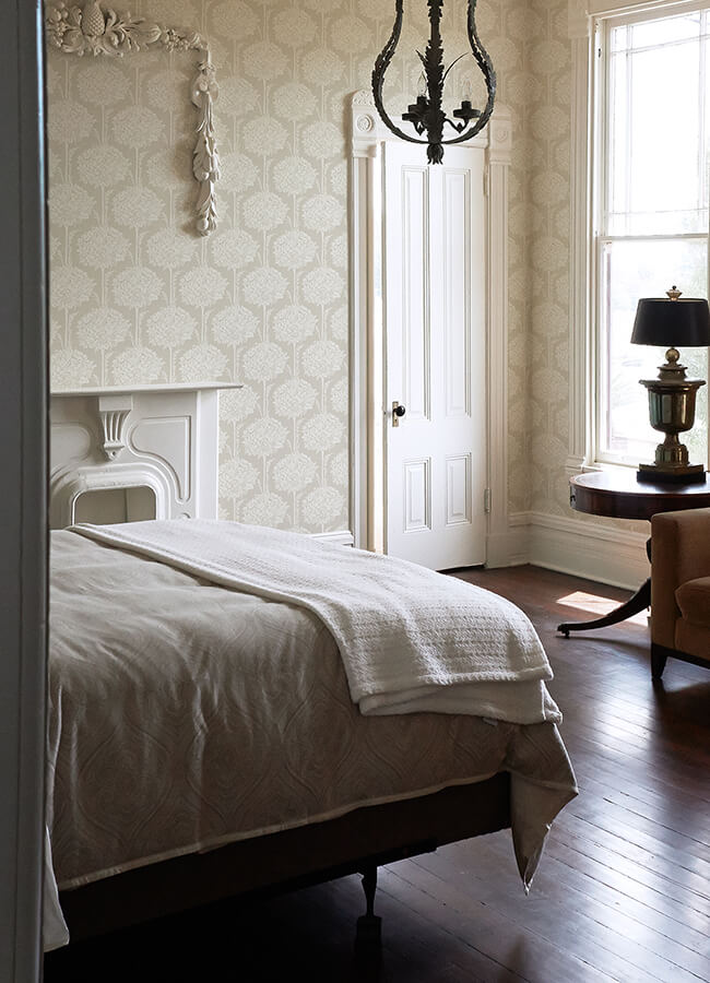 zaria-taupe-topiary-wallpaper-york-wallcoverings-4074-26626 - York Wallcoverings Papel pintado