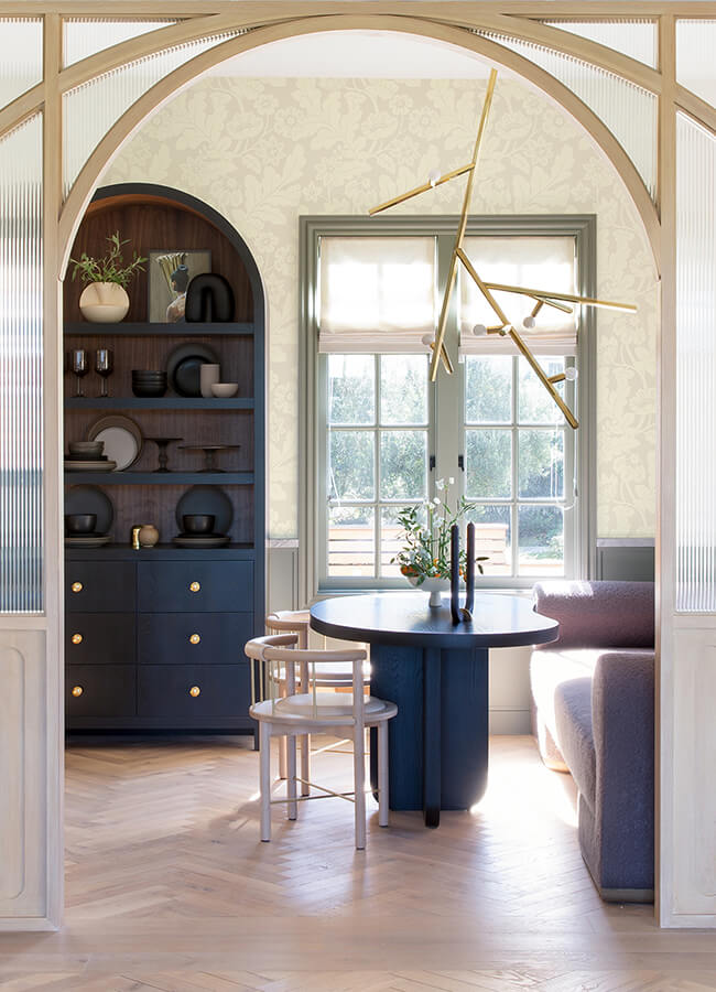 augusta-white-flock-damask-wallpaper-york-wallcoverings-4074-87376 - York Wallcoverings Papel pintado