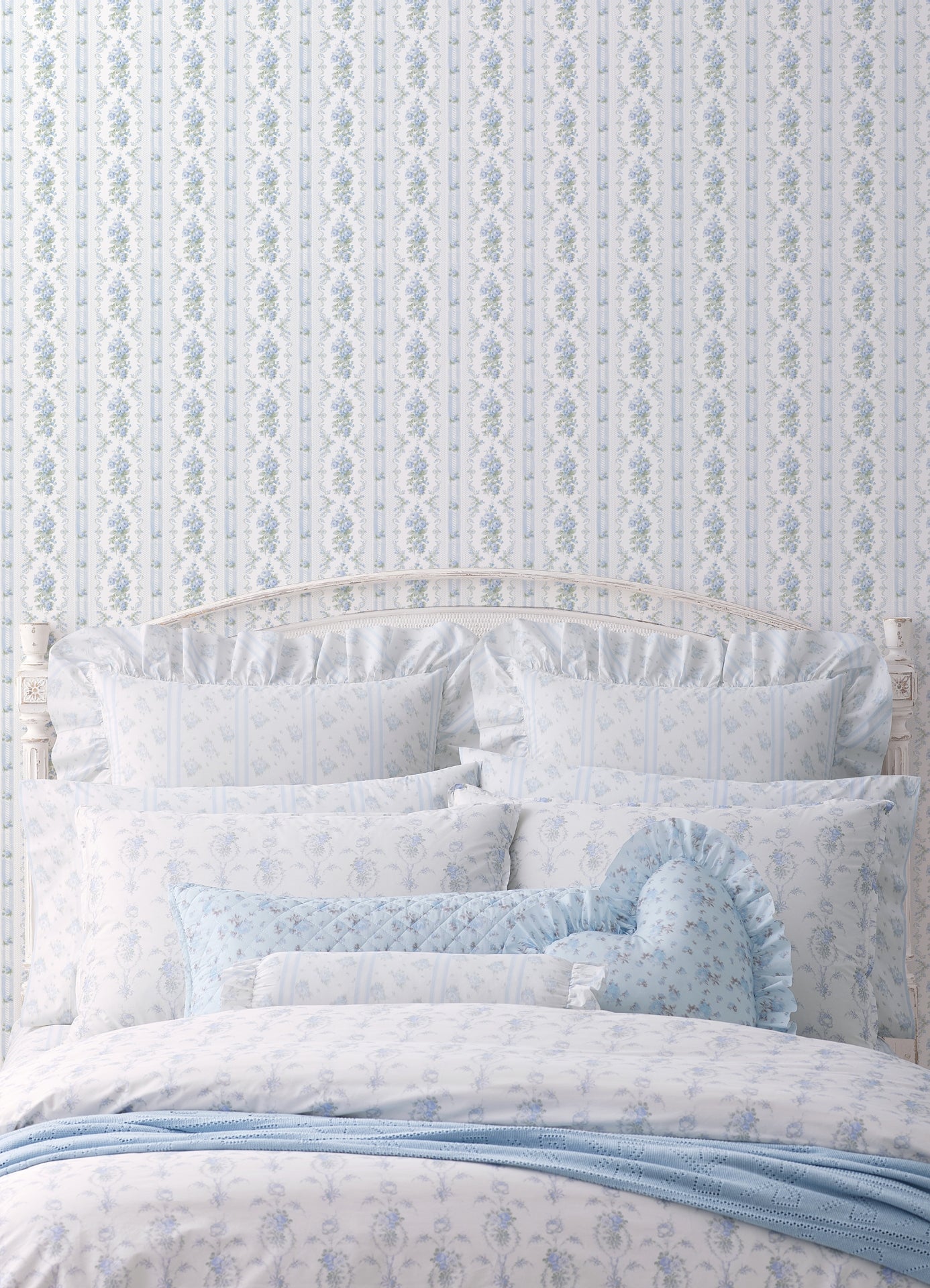 dreamy-days-sweet-blue-stripe-floral-wallpaper-york-wallcoverings-ast6087