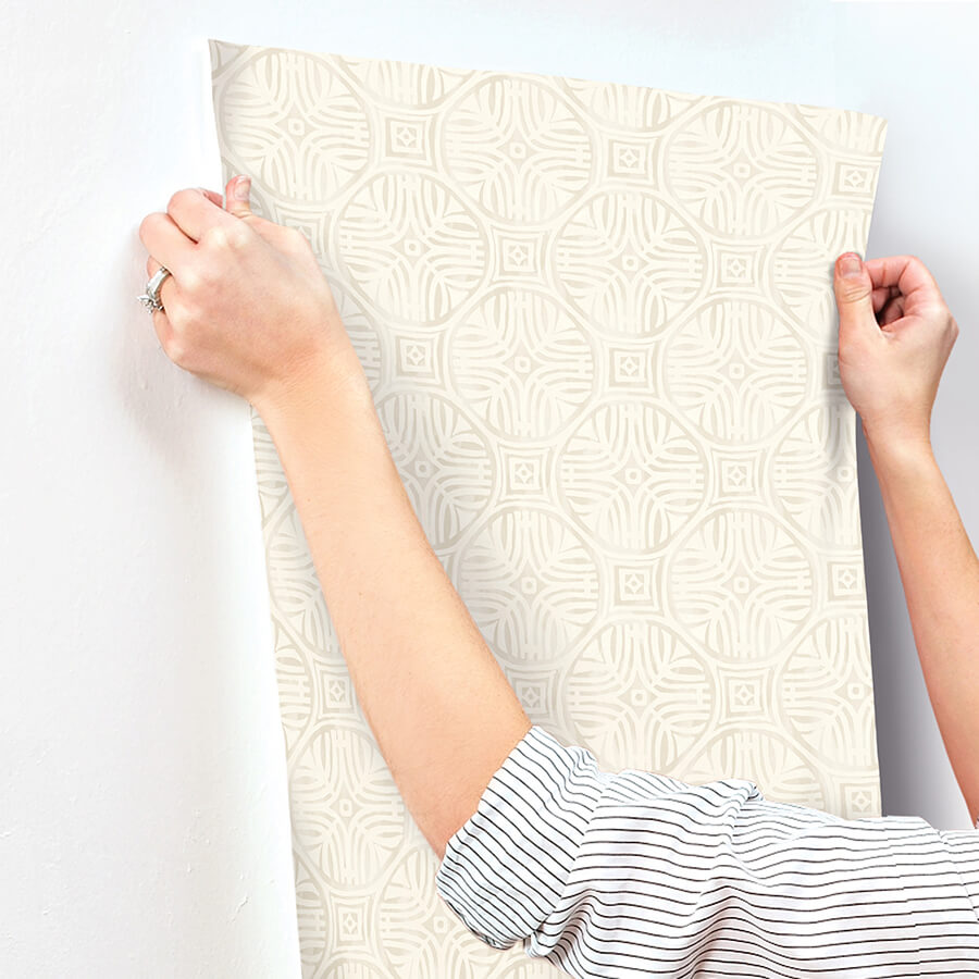 sandee-dove-medallion-wallpaper-york-wallcoverings-3125-72311 - York Wallcoverings Wallpaper