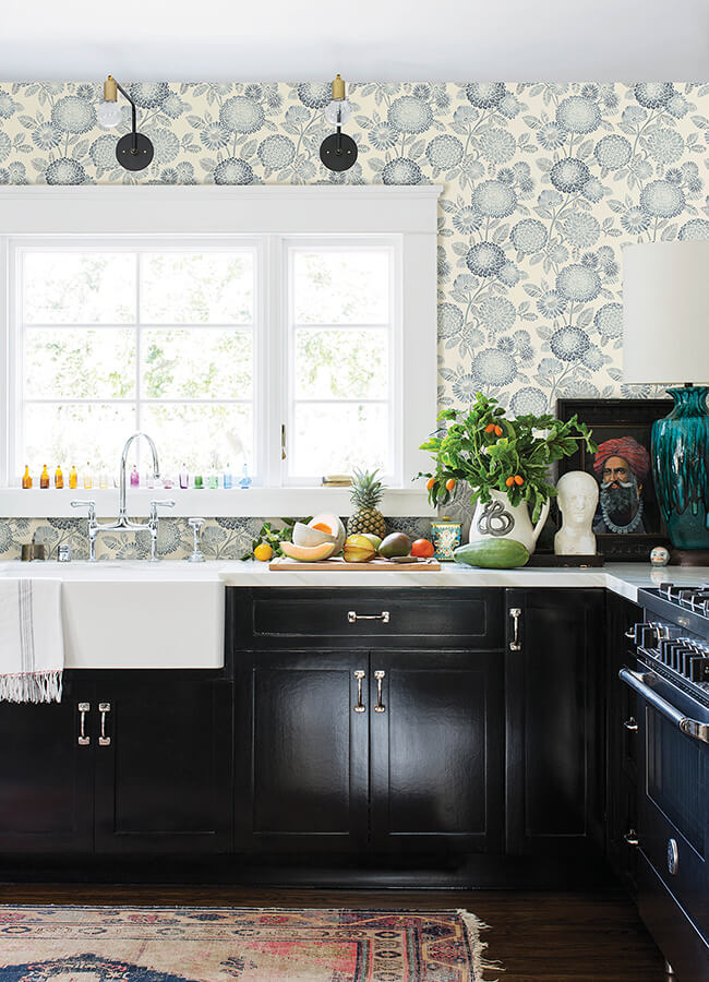 zalipie-blue-floral-trail-wallpaper-york-wallcoverings-3125-72328 - York Wallcoverings Papel pintado