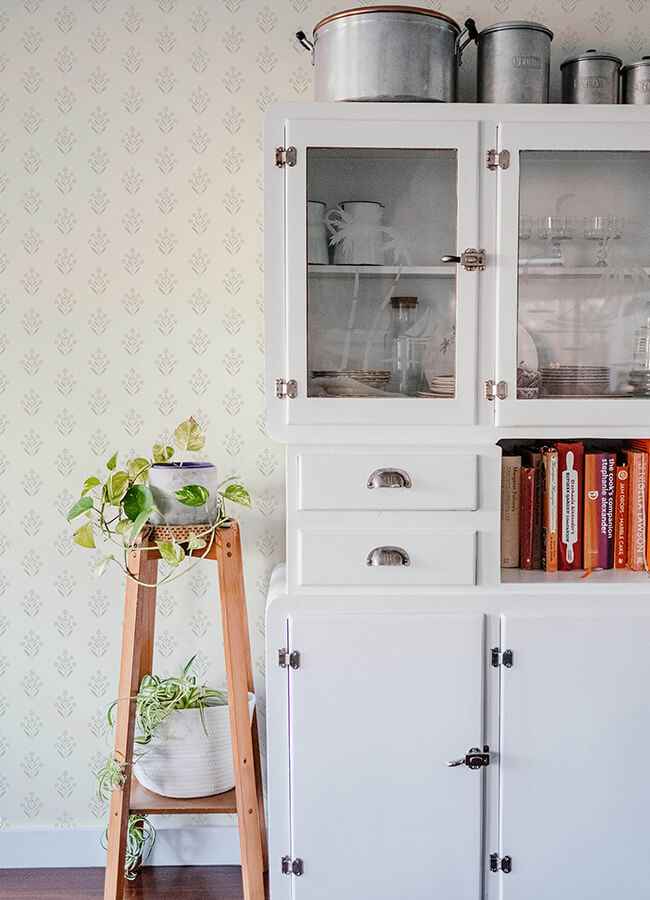 Kova Dove Floral Crest Wallpaper - York Wallcoverings - 3125-72349 - York Wallcoverings Wallpaper