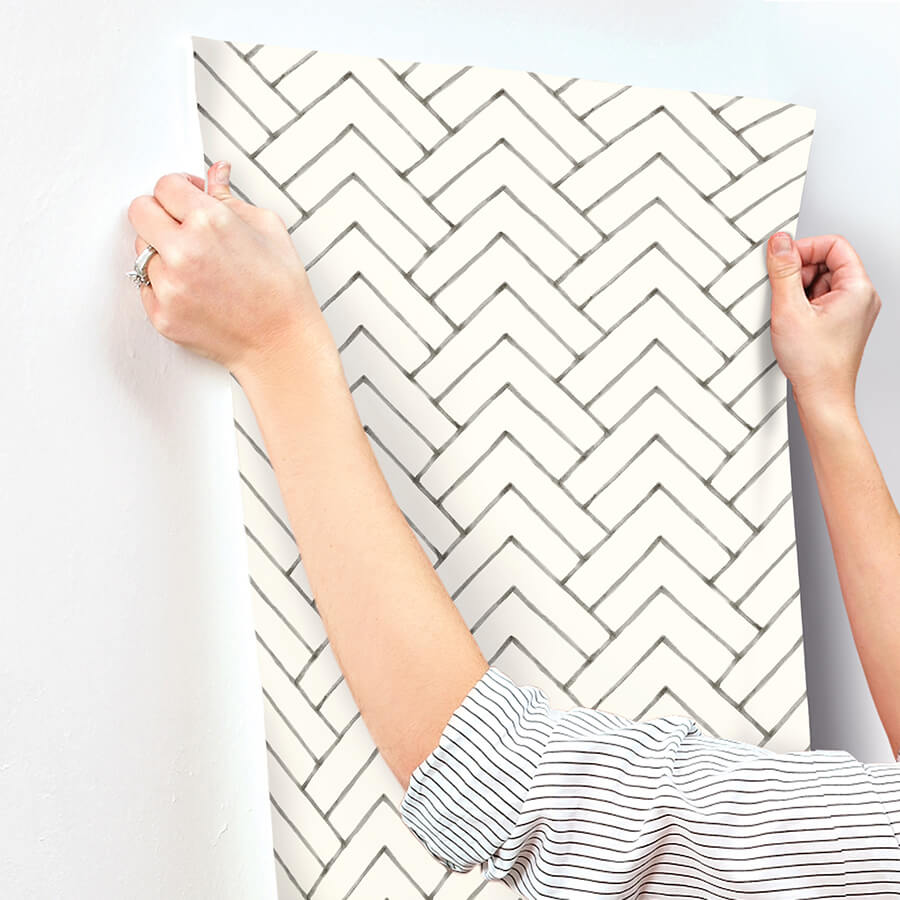 oswin-black-tiered-herringbone-wallpaper-york-wallcoverings-3125-72366 - York Wallcoverings Papel pintado