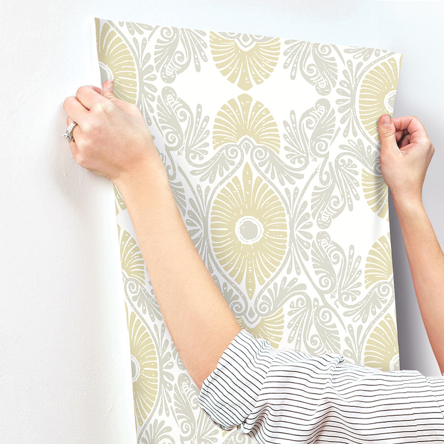 villa-light-yellow-embellished-ogee-wallpaper-york-wallcoverings-4122-72400