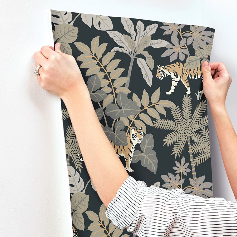 caspian-charcoal-jungle-prowl-wallpaper-york-wallcoverings-4146-27249