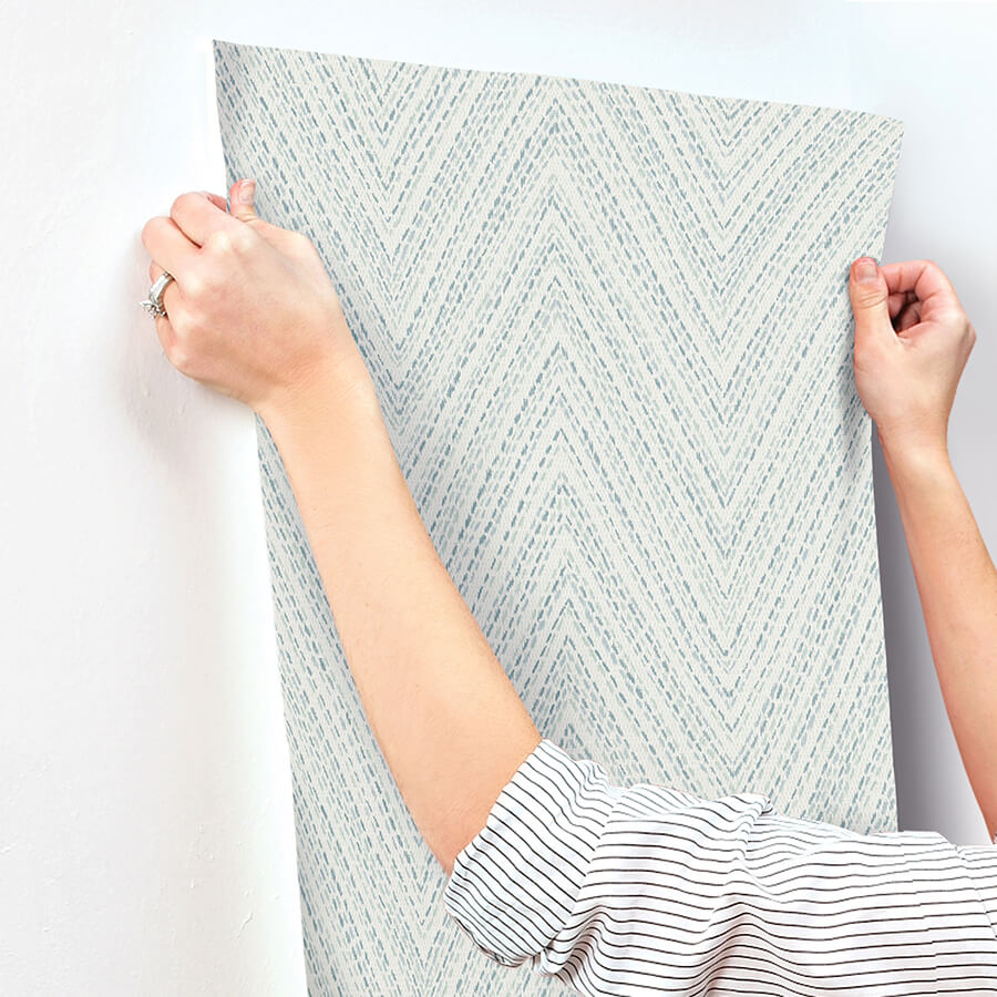 lainey-blue-stitched-chevron-wallpaper-york-wallcoverings-4147-27368 - York Wallcoverings Papel pintado