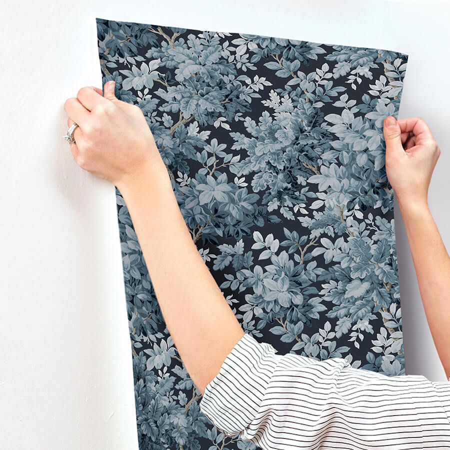 greenwood-dark-blue-deciduous-wallpaper-york-wallcoverings-4147-80003 - York Wallcoverings Papel pintado