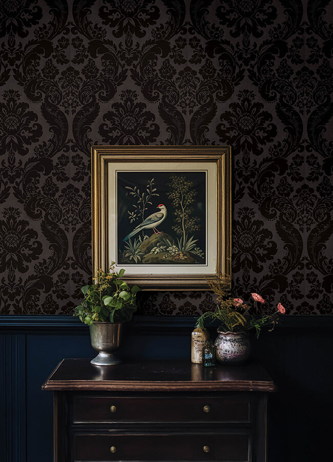 shadow-black-flocked-damask-wallpaper-york-wallcoverings-4147-87391 - York Wallcoverings Papel pintado