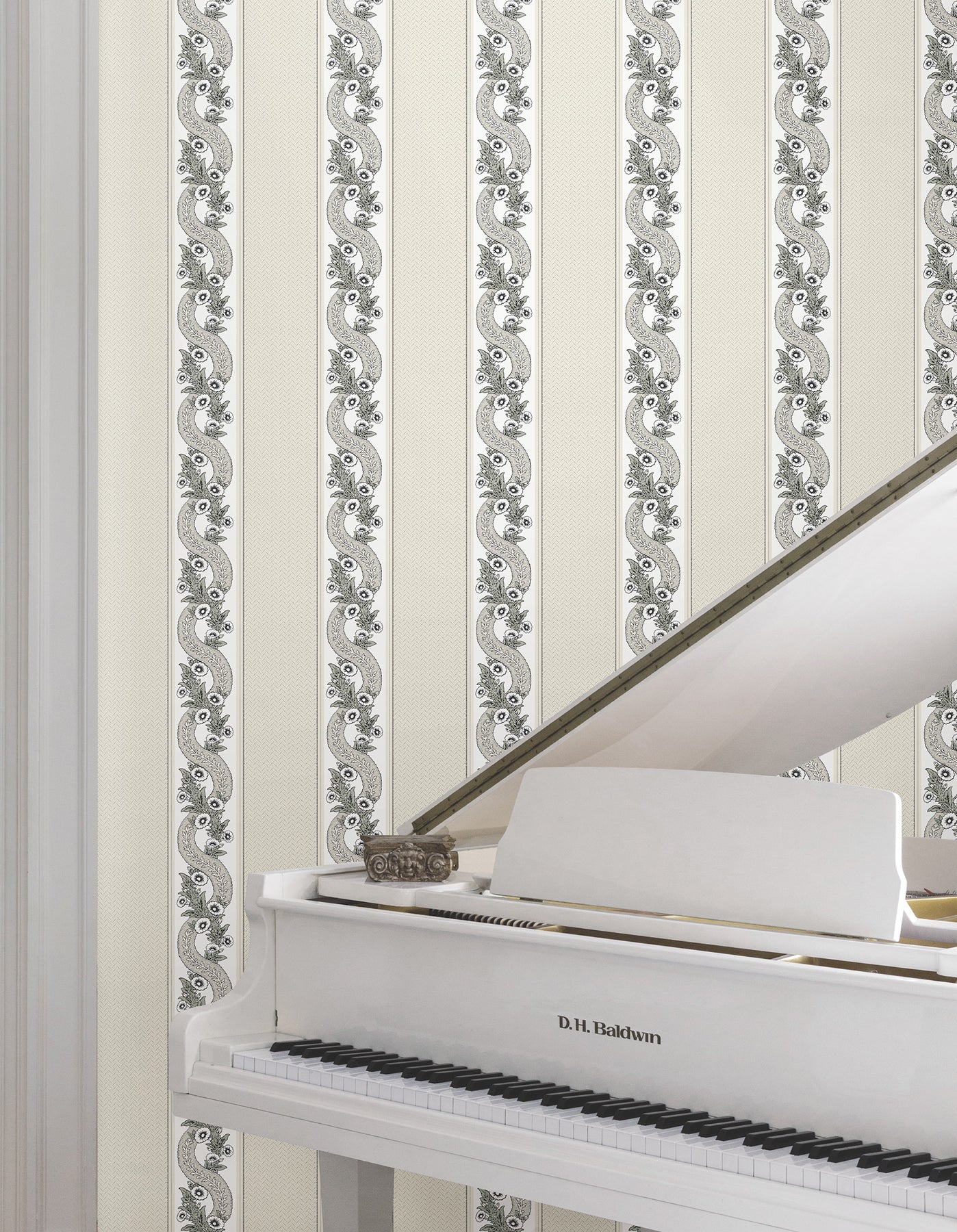 abbeys-garland-wallpaper-black-white-york-wallcoverings-mx9691