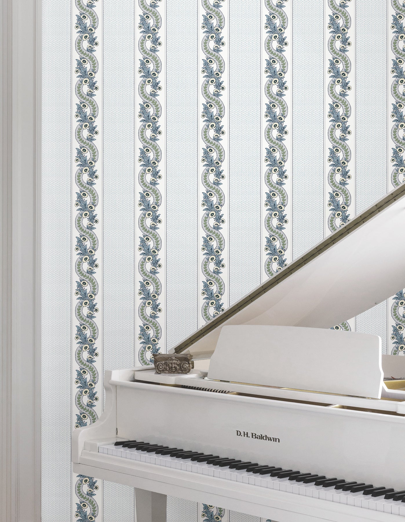 abbeys-garland-wallpaper-aqua-york-wallcoverings-mx9692