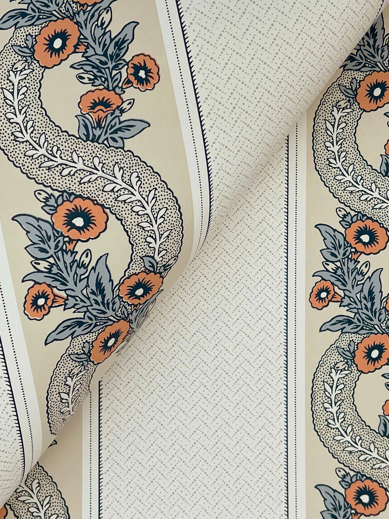 abbeys-garland-wallpaper-coral-york-wallcoverings-mx9696