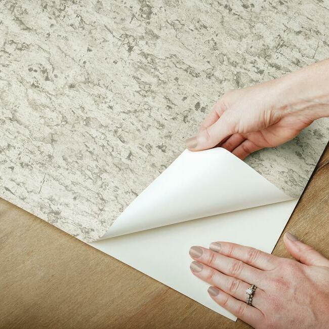 shimmering-cork-premium-peel-stick-wallpaper-neutral-glint-york-wallcoverings-psw1291rl
