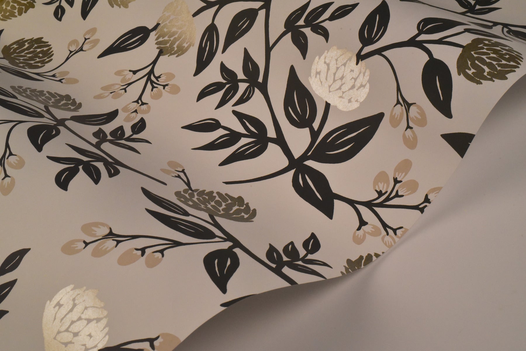 peonies-wallpaper-white-black-york-wallcoverings-ri5150