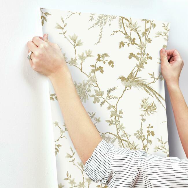 bird-and-blossom-chinoserie-wallpaper-white-gold-york-wallcoverings-kt2174