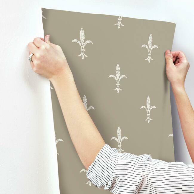 fleur-de-lis-wallpaper-glint-cream-york-wallcoverings-kt2195
