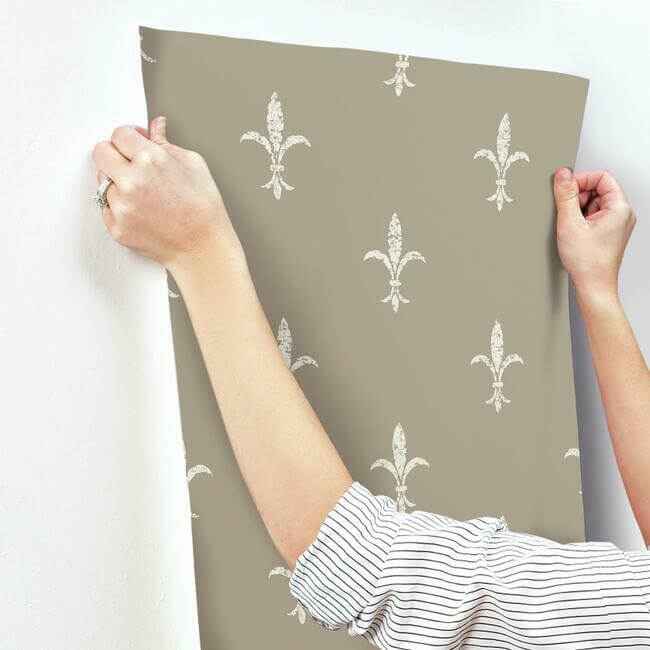 Fleur De Lis Cream Wallpaper - York Wallcoverings - KT2195 - York Wallcoverings Wallpaper