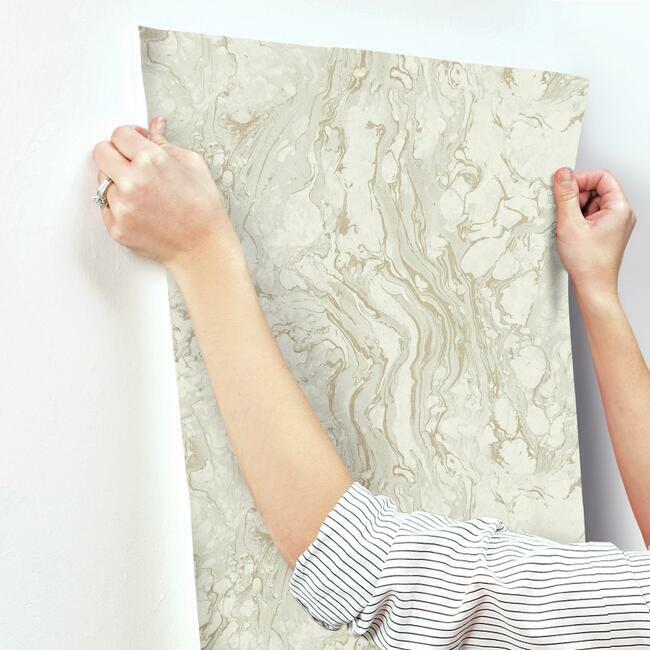 polished-marble-wallpaper-white-gold-york-wallcoverings-kt2223