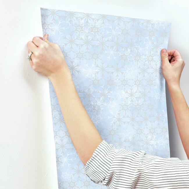 disney-frozen-2-snowflake-wallpaper-blue-york-wallcoverings-di0960