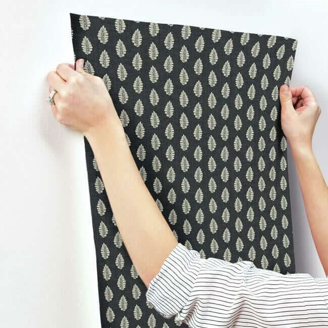 leaf-pendant-wallpaper-black-york-wallcoverings-gr5965 - York Wallcoverings Wallpaper