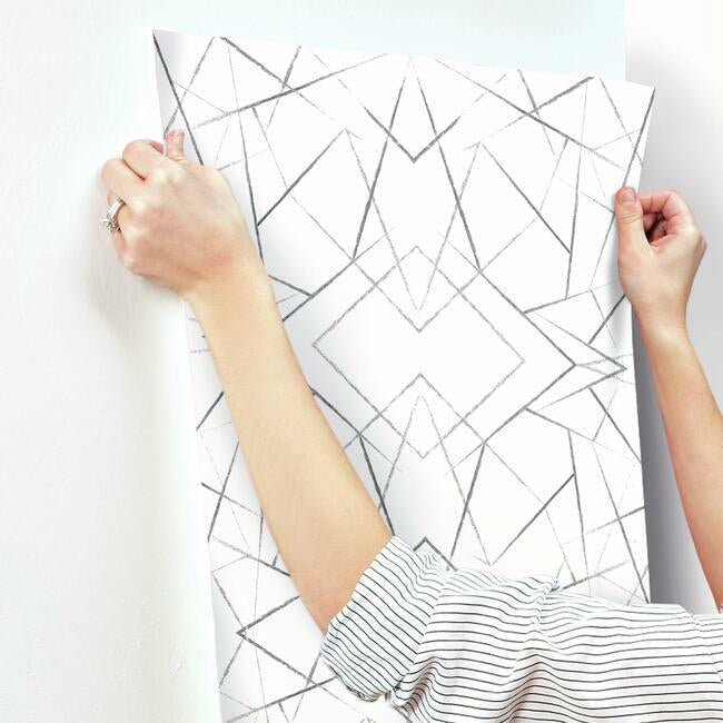 geo-diamond-wallpaper-black-york-wallcoverings-uc3847