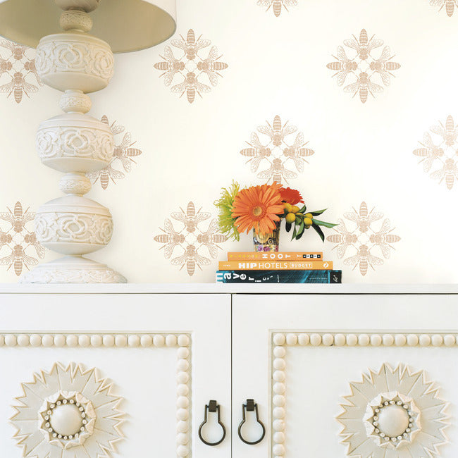 honey-bee-wallpaper-gold-cream-york-wallcoverings-on1641