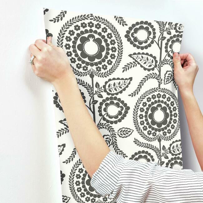 pomegranate-bloom-wallpaper-black-white-york-wallcoverings-ss2583