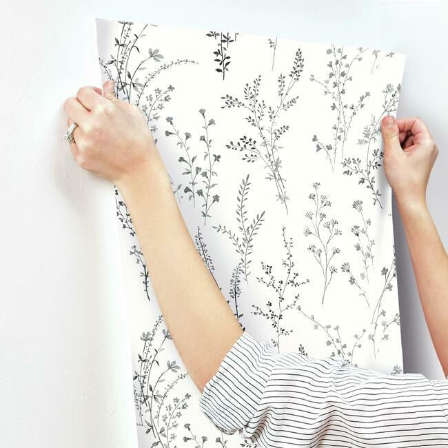 wildflower-sprigs-wallpaper-black-white-york-wallcoverings-fh4026