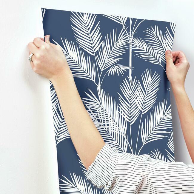 king-palm-silhouette-wallpaper-navy-york-wallcoverings-cv4410