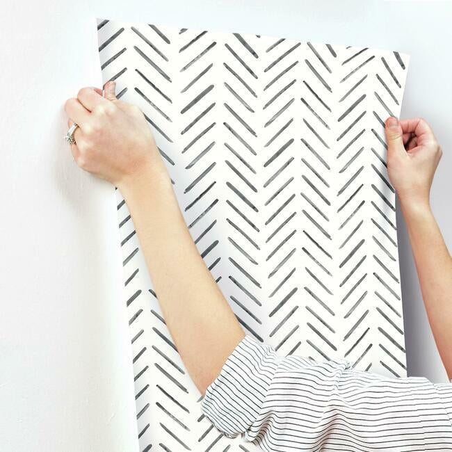 painted-herringbone-wallpaper-black-york-wallcoverings-cv4454