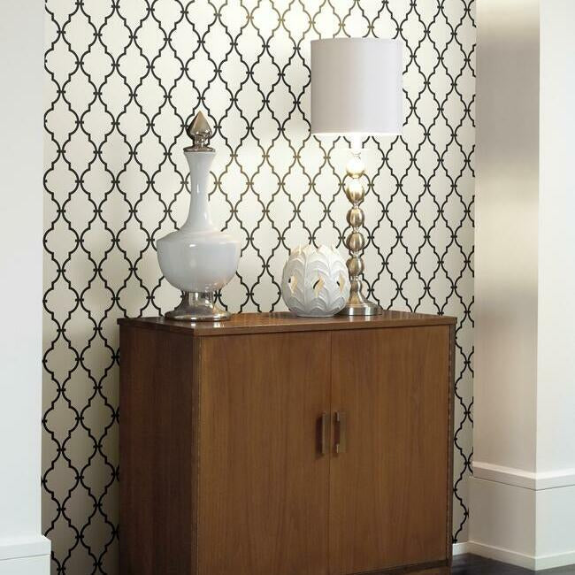modern-trellis-sure-strip-wallpaper-black-white-york-wallcoverings-ys9100