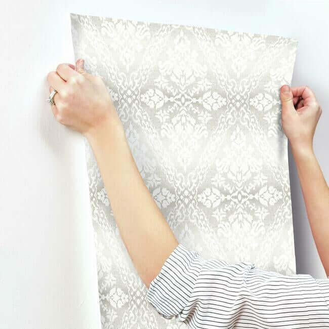 tudor-diamond-damask-grey-wallpaper-york-wallcoverings-dm4934 - York Wallcoverings Wallpaper